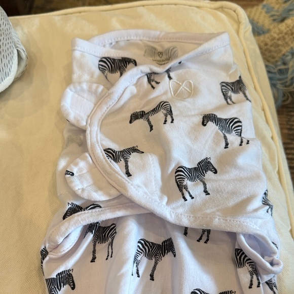 SwaddleMe Zebra Print Baby Bib - Picture 1 of 3